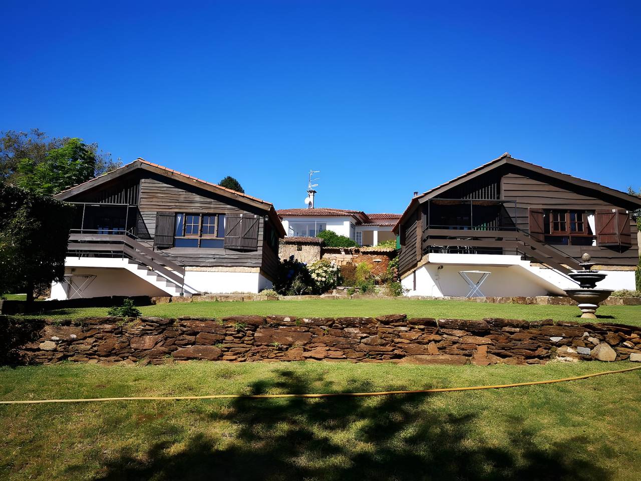 Casa de férias 'Mino Lodge' com vista para a montanha, piscina partilhada e acesso Wi-Fi in O Rosal, Pontevedra (província)