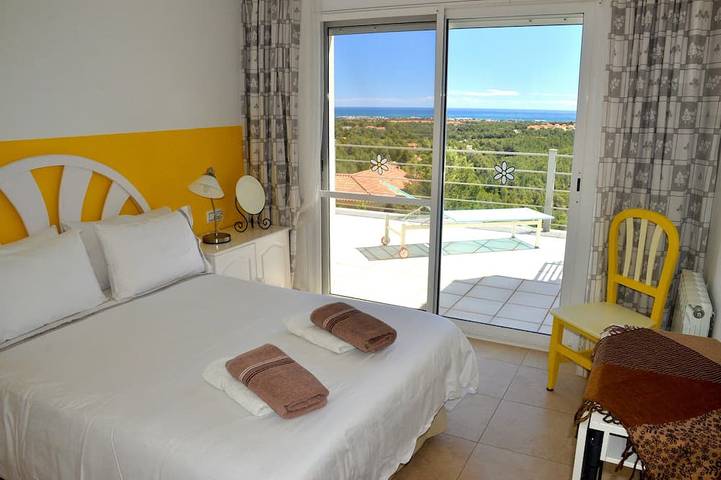 Gîte pour 4 personnes, avec piscine ainsi que balcon et jardin dans les Planes del Rei - 3