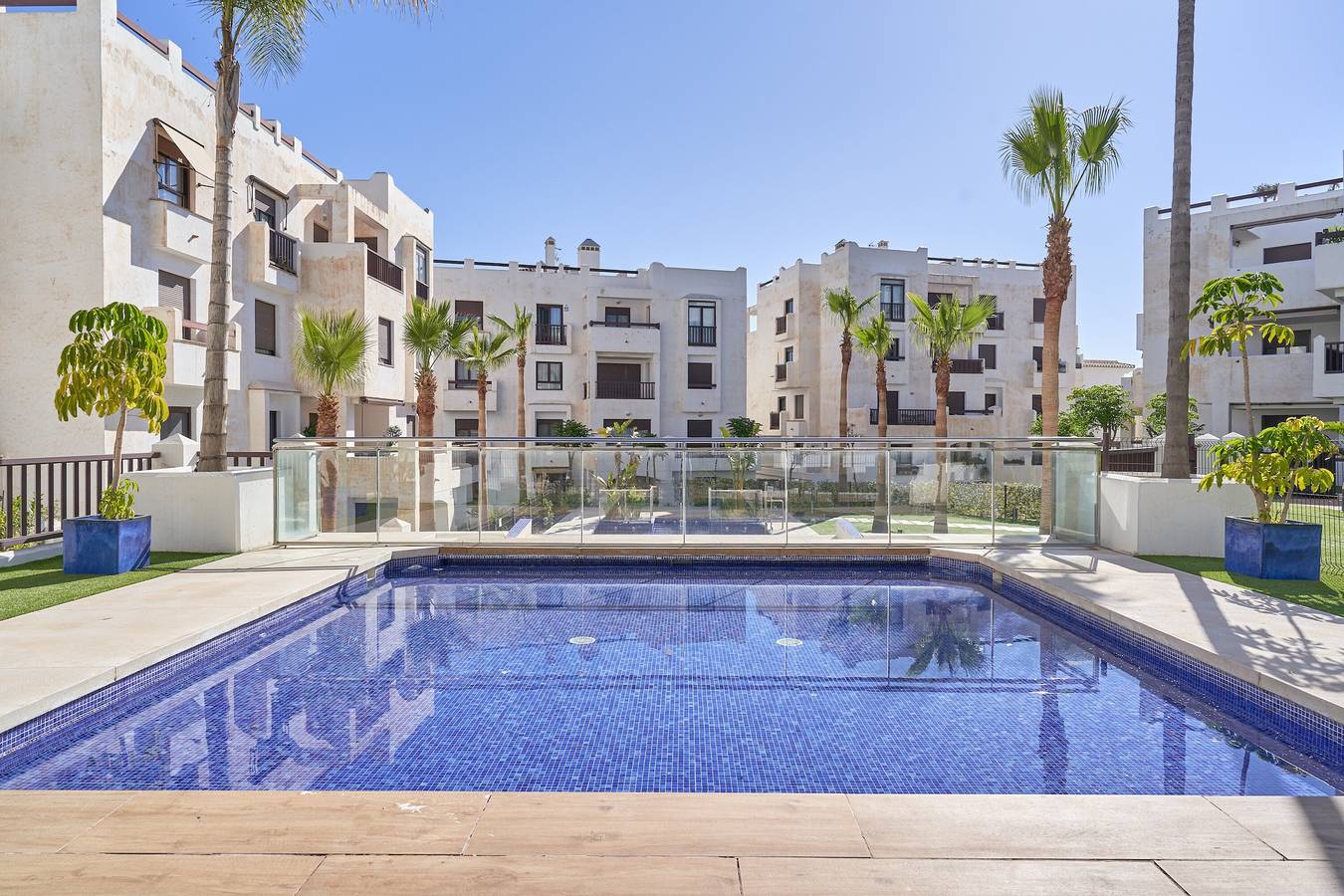 Geheel appartement, Appartement 'El Ático Del Oasis' met zeezicht, wifi en airconditioning in Salobreña, Costa Tropical