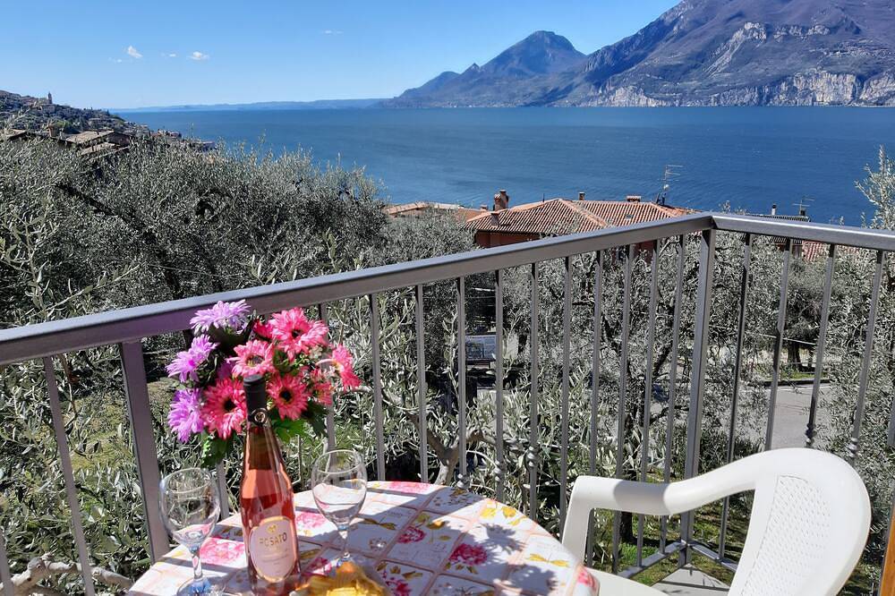 Ganze Wohnung, Wohnung Azalea mit wunderschönem Seeblick in Brenzone, Gardasee-Berge