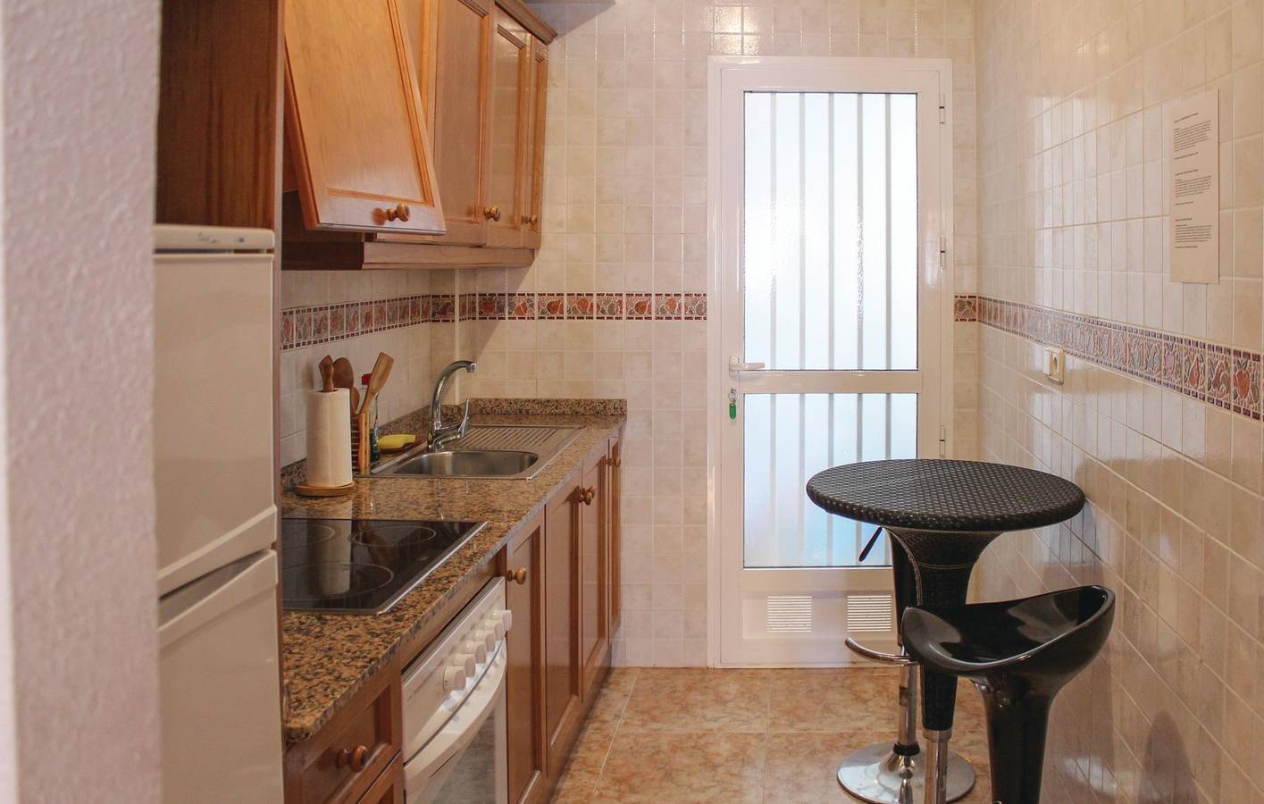 Appartement de vacances entier, Apt de 70m2 avec parking, kitchenette, piscine et terrasse - 2km de la plage in Punta Prima (Alicante), Orihuela