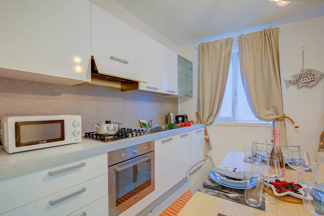 Appartamento intero, Heart Of Riva - 100m From The Lake in Riva del Garda, Prealpi Gardesane