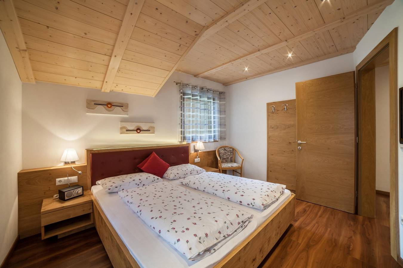 Entire apartment, Holiday Apartment "Plattner Ii" with Mountain View, Wi-Fi, Terrace & Balcony in Stubai Alps, San Leonardo in Passiria