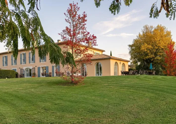 Hôtel pour 4 personnes, avec jardin ainsi que piscine et jacuzzi - 1