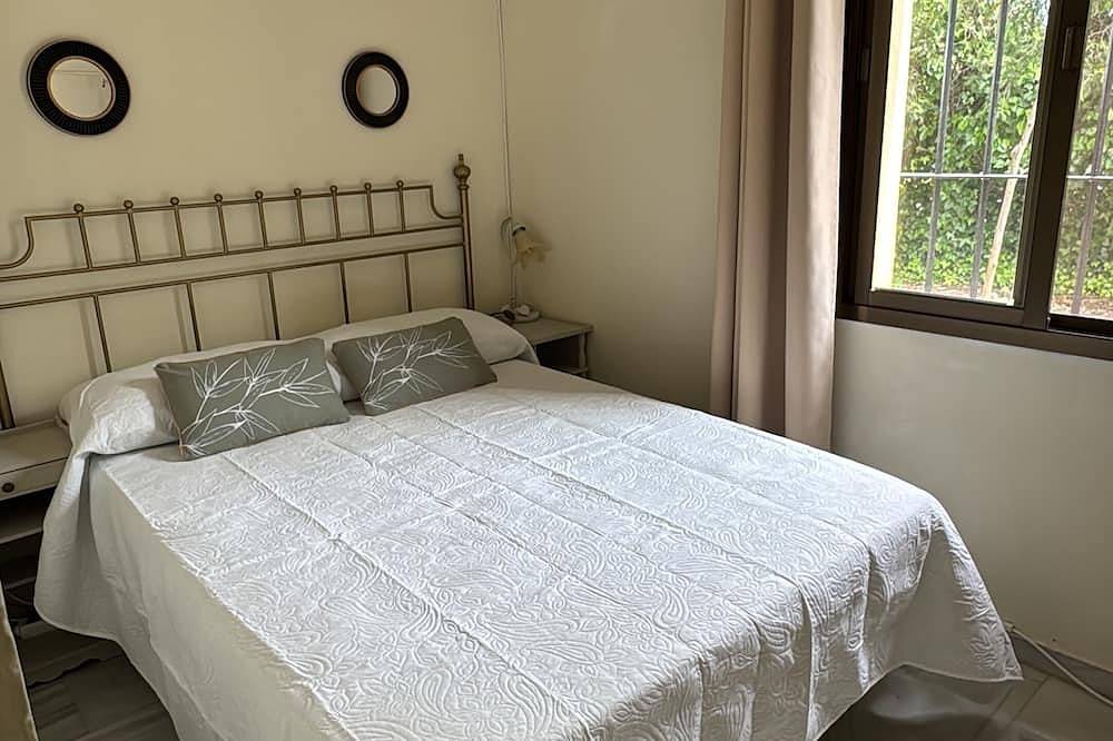 Casa Sevilla -Giralda, villa with swimming pool just a few minutes from the center of Seville in Mairena del Aljarafe, Sevilla Provinz