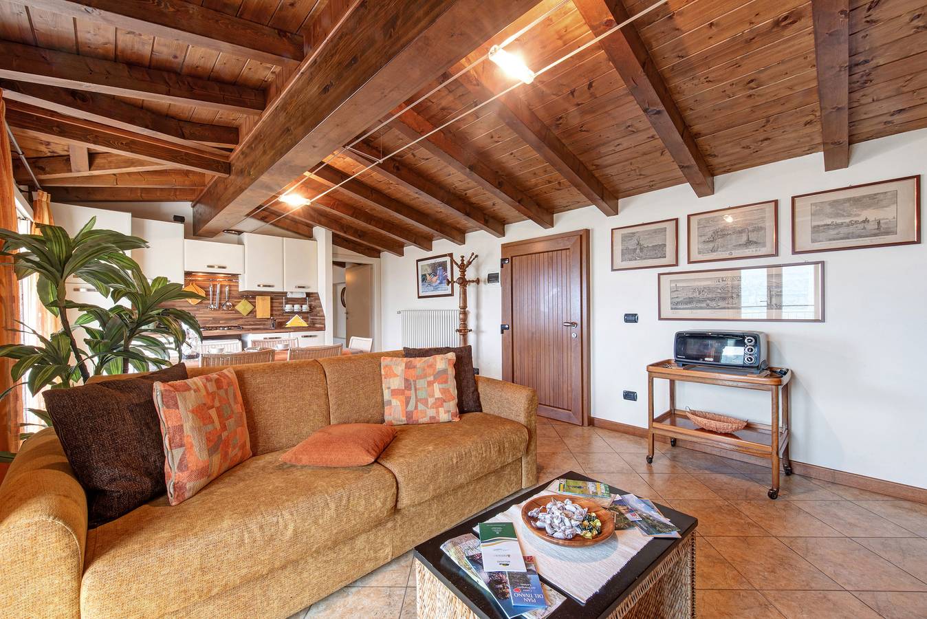 Entire apartment, Apartment 'Splendido loft panoramico' with Lake View & Wi-Fi in Veleso, Comune di Veleso