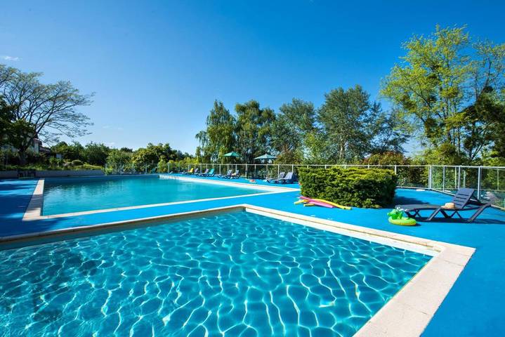 Hôtel pour 4 personnes, avec piscine ainsi que terrasse et jardin, animaux acceptés