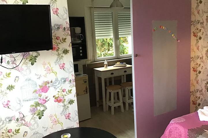Apartamento entero, Rent this charming furnished studio near Rocamadour and Padirac in Gramat, Quercy