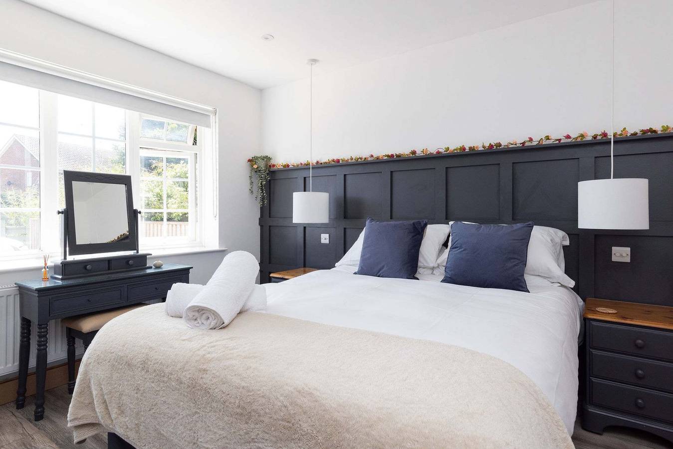 Coastal Retreat with Hot Tub, Walk to Beach in West Wittering, West Sussex