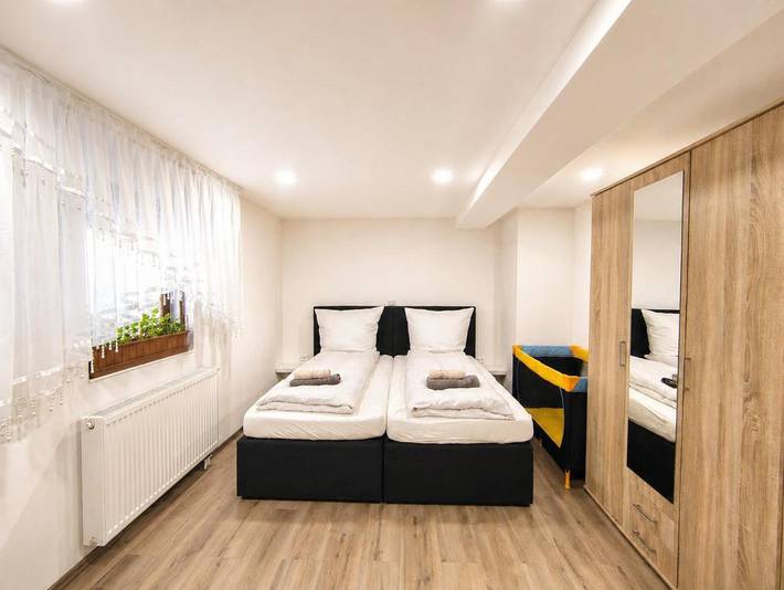 Ferienwohnung für 7 Personen, mit Balkon und Terrasse sowie Garten und Ausblick