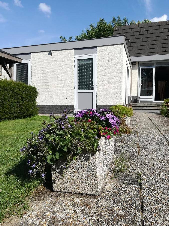 Vakantieappartement voor 2 personen, with Terras and Tuin as well as Uitzicht op het meer and Uitzicht in Rhenen