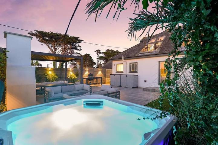 Cottage for 10 people, with Hot tub and Garden in Trevone