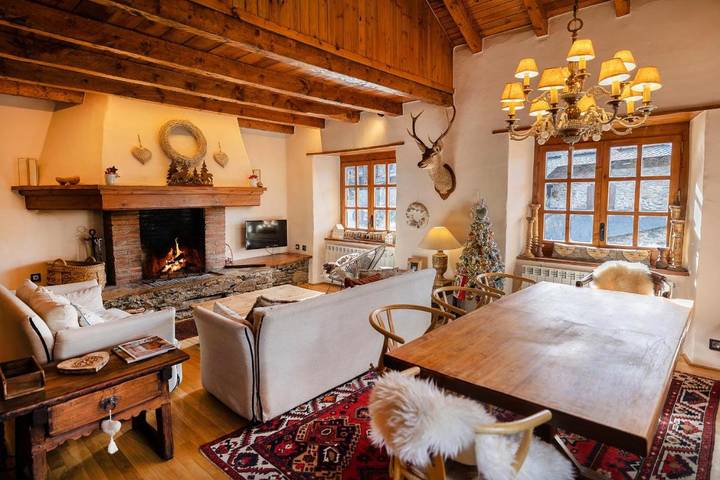 Gîte pour 8 personnes, avec Balcon ainsi que Terrasse et Vue à Ordino