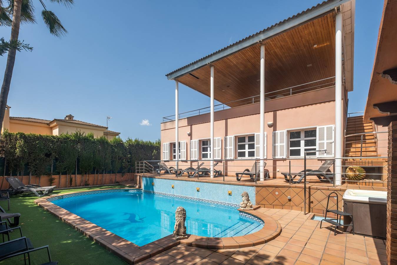 Villa Berria: Bbq, Pool, Jacuzzi, Billiards, 5 Bedrooms, 9 Guests, Oasis in Palma in Pont d'Inca Nou, Marratxí