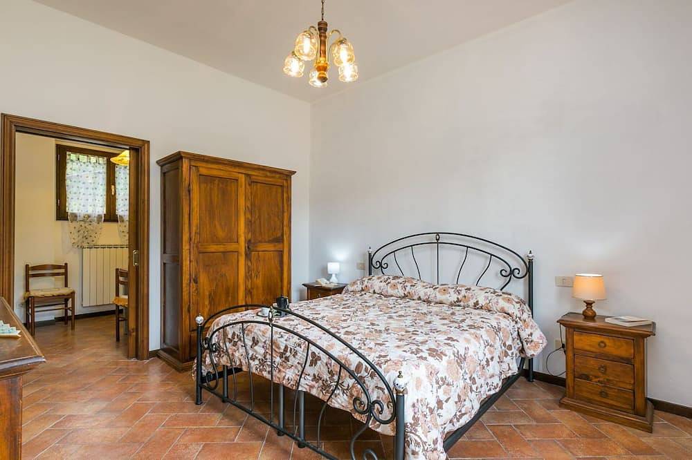Estupenda casa de vacaciones  con Wifi, A/C, Tv, patio, mascotas permitida y aparcamiento in Greve In Chianti, Chianti