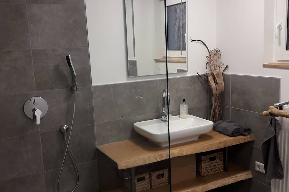 Ganze Wohnung, Ferienwohnung 80 m² im schönen Maintal, großer Garten mit Sitzgelegenheiten in Karlstadt, Maindreieck