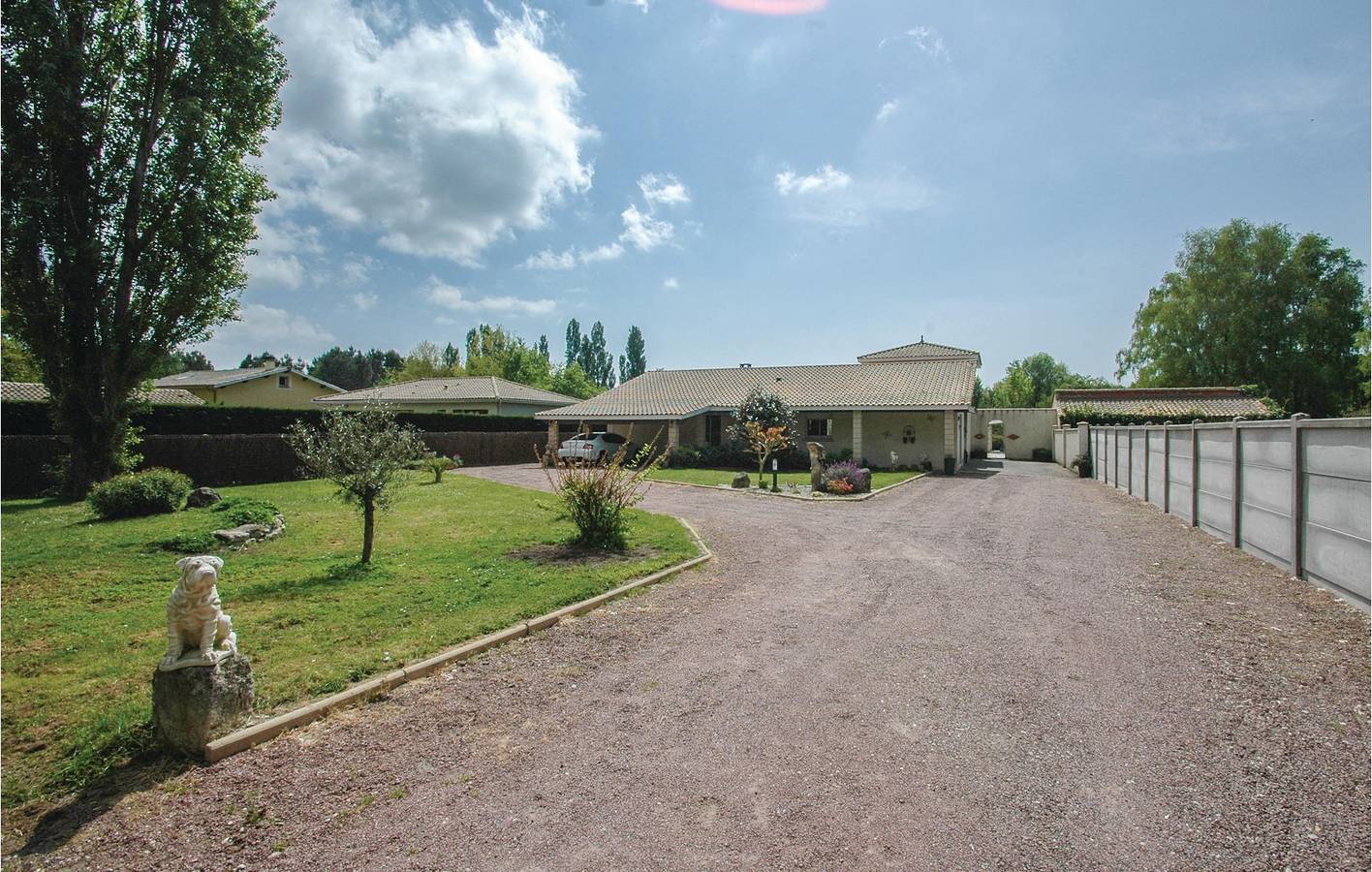 Retraite au bord de la piscine près de Saint-Vivien in Saint-Vivien-de-Médoc, Région de Lesparre-Médoc