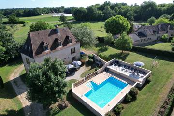 Gîte pour 15 personnes, avec jardin ainsi que piscine et balcon à Saint-Félix-de-Reillac-et-Mortemart