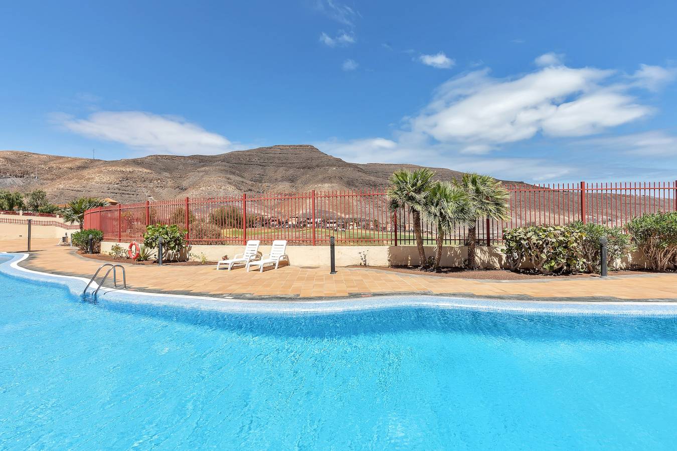 Apartamento entero, Apartamento de vacaciones 'Precioso Triple En Jandía Beach' con vistas al mar, piscina y Wi-Fi in Solana Matorral, Pájara