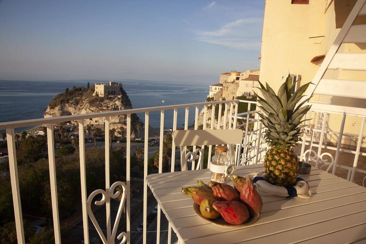 Le Tolde del Corallone in Spiaggia del Convento, Tropea
