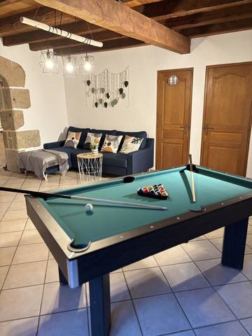 Gîte pour 8 personnes, avec piscine et jardin dans le Puy-de-Dôme