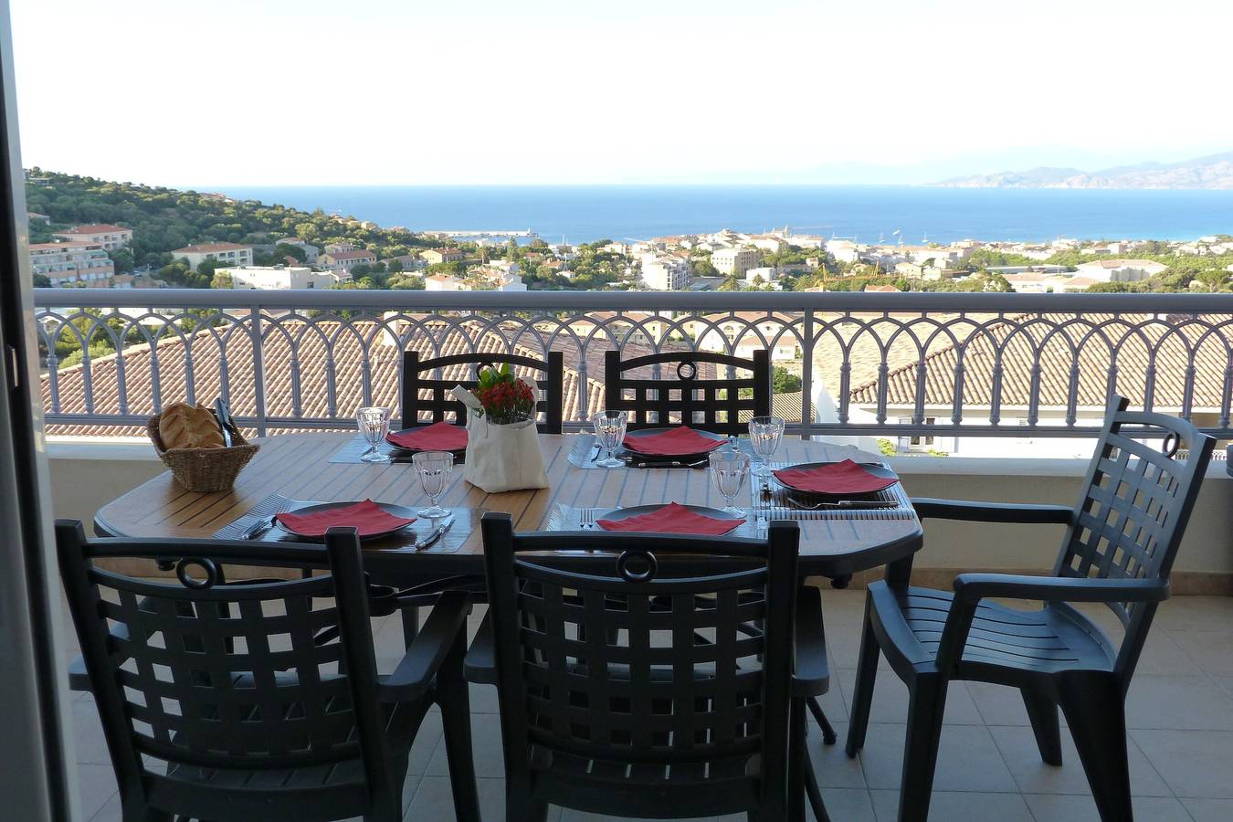 Appartement entier, T2 meublée de tourisme 3 face mer à l'ile rousse in L'Île-Rousse, Région de Calvi