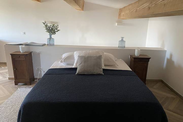 Renovated mansion in Saint-Mitre-les-Remparts, Mediterranean Coast (France)
