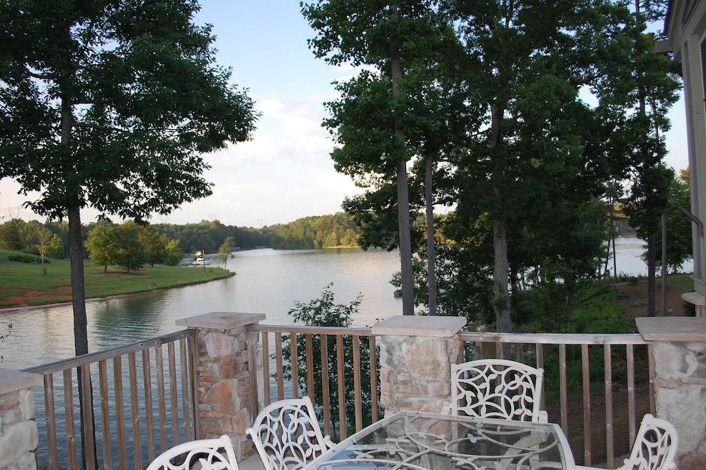 Luxus-Reihenhaus am See! 15 Minuten nach Clemson! Billardtisch, Tischtennis. in Lake Keowee