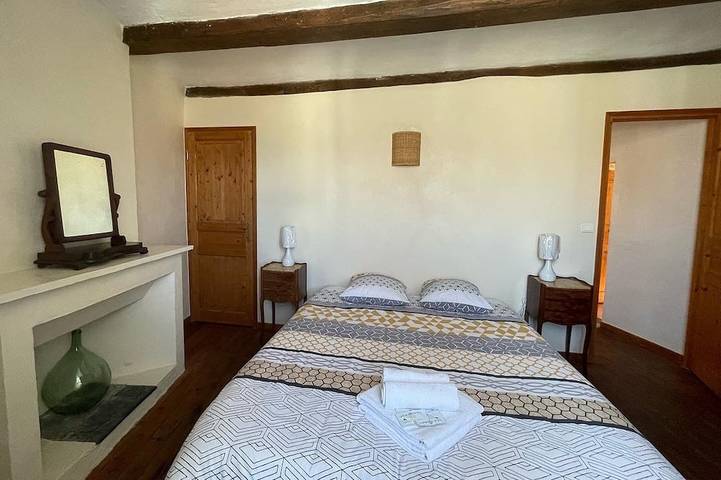 Location de vacances pour 15 personnes, avec piscine et jardin à Saint-André-de-Roquepertuis - 2