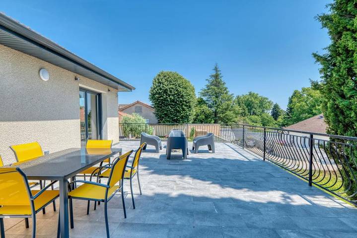 Gîte pour 4 personnes, avec jardin à Jons - 3