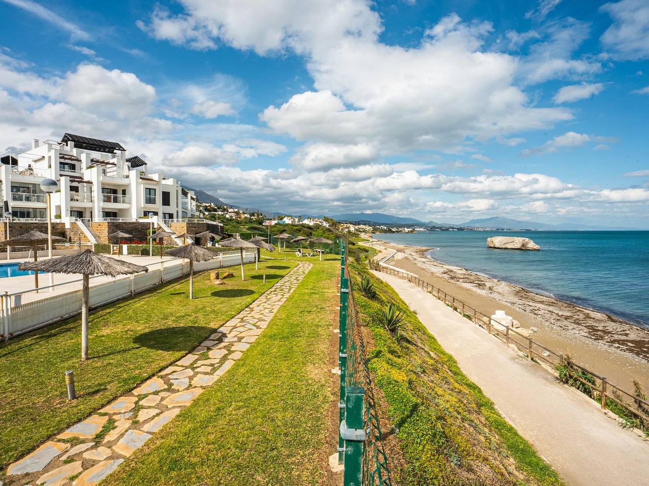 Apartamento entero, Casa adosada al lado del mar in Casares del Mar, Casares