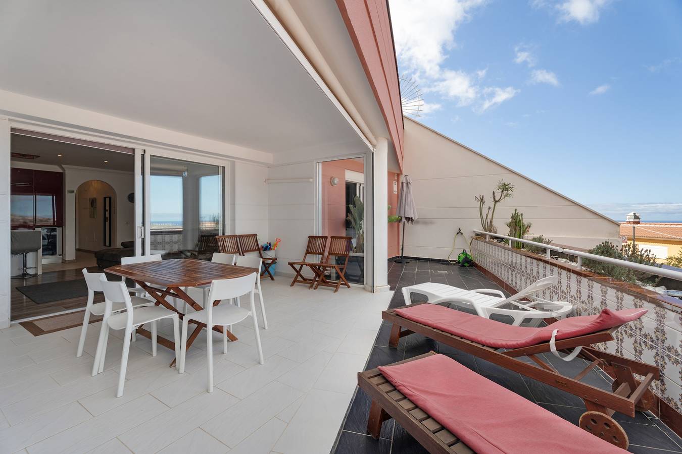 Ganze Wohnung, Ferienwohnung '3 Schlafzimmer Beheizter Pool' mit Meerblick, Privater Terrasse & Wlan in Adeje, Teneriffa Süd