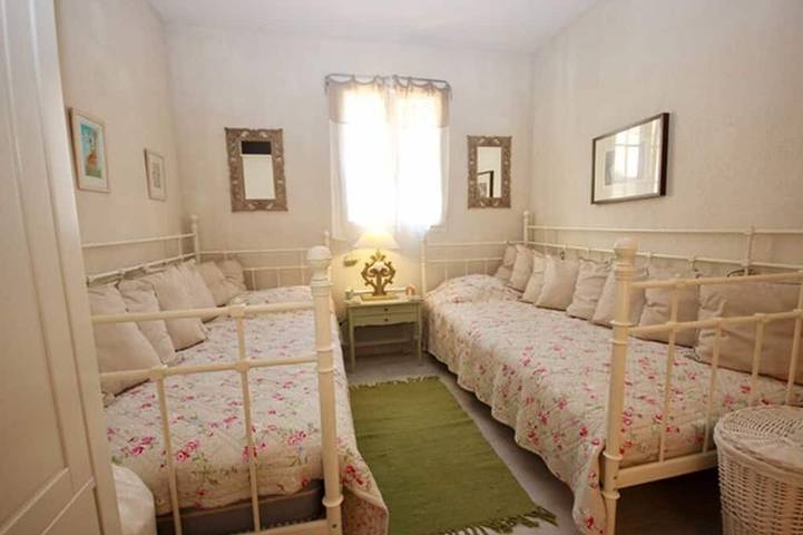 Gîte pour 5 personnes, avec jardin ainsi que terrasse et piscine dans Golf de Pont Royal - 2