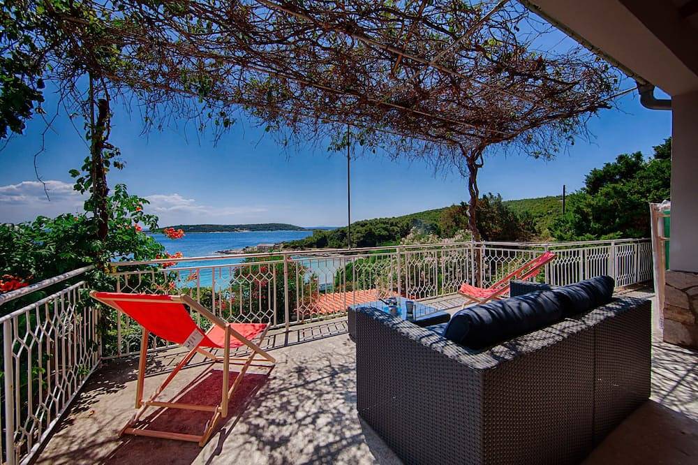 Striking and unique sea-view, romantic family holidays in untouched nature, in Rukavac, Split-Dalmatien