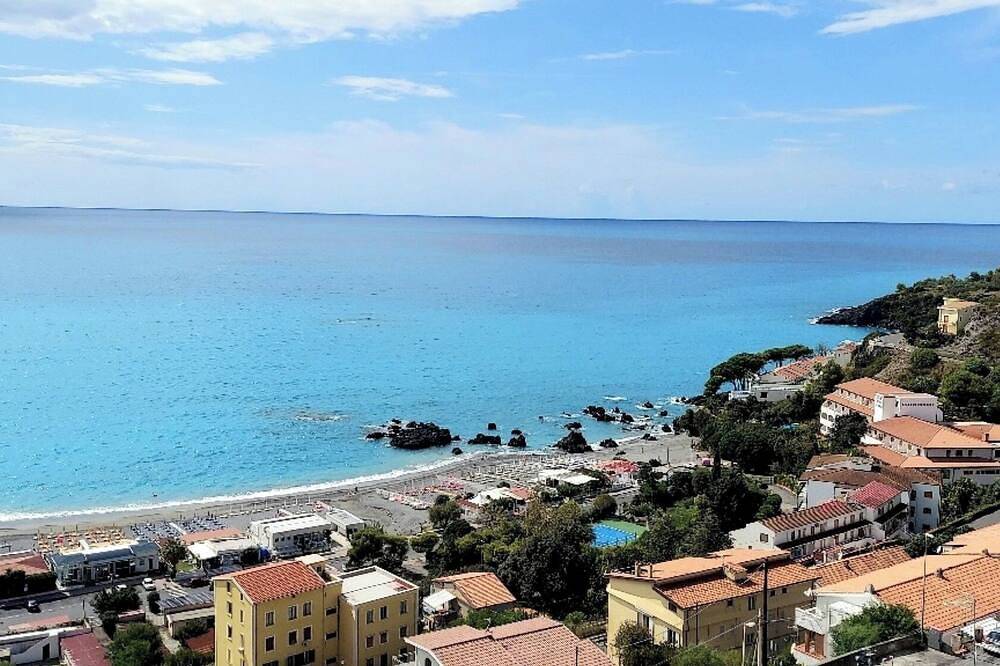 Panoramic ocean and mountain views town house Scalea, Calabria- sleep 7. in Scalea, Tyrrhenian Coast Kalabria