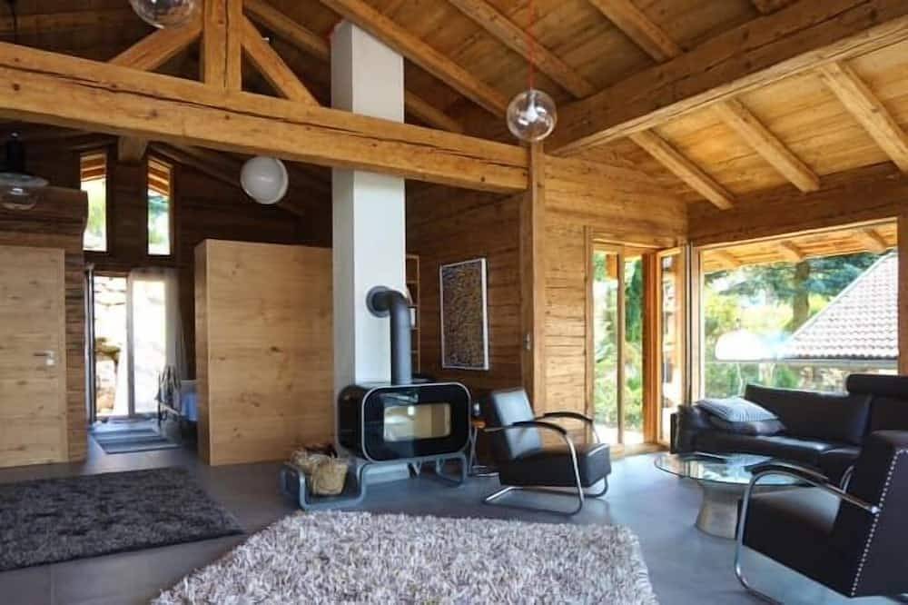 Ganze Wohnung, Neu erbaut, in erhöhter Ortsrandlage mit herrlichen Blick ins Miltacher Regental in Miltach, Ostbayern