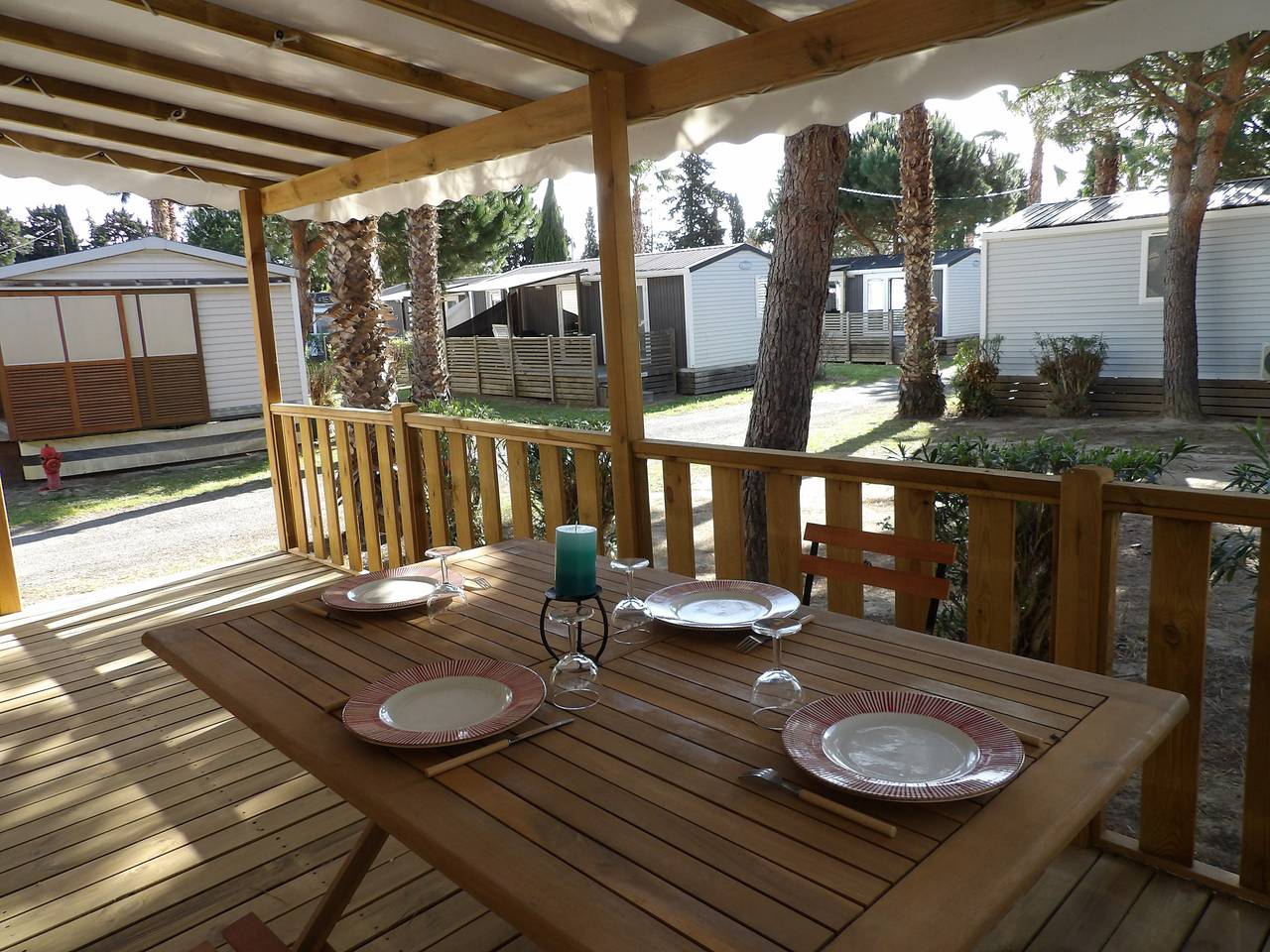 St Cyprien  Mobil home accueillant terrasse piscine Linge inclus in Saint-Cyprien, Côte méditerranéenne (France)
