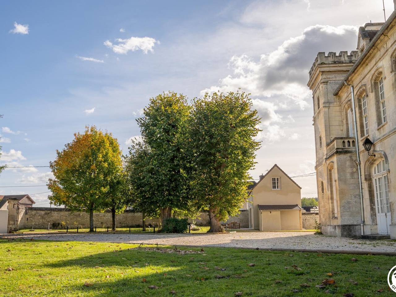 Maison avec jardin, cheminée, wifi et animaux acceptés in Rethondes, Oise