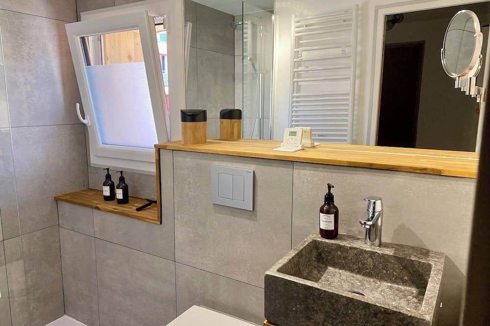 Appartement entier, Grand studio classé 4 étoiles, jardin, garage à vélos in Briançon, Serre Chevalier
