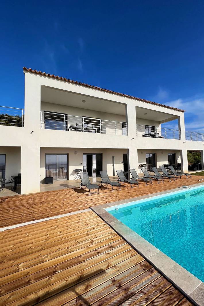 Appartement de vacances pour 8 personnes, avec Balcon et Terrasse ainsi que Jardin et Piscine à Cargèse