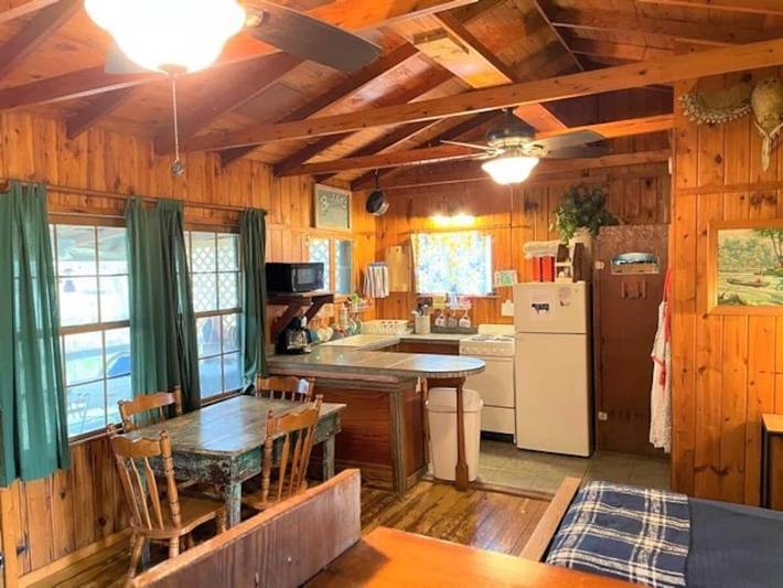 Log cabin for 10 people, with yard in New Braunfels
