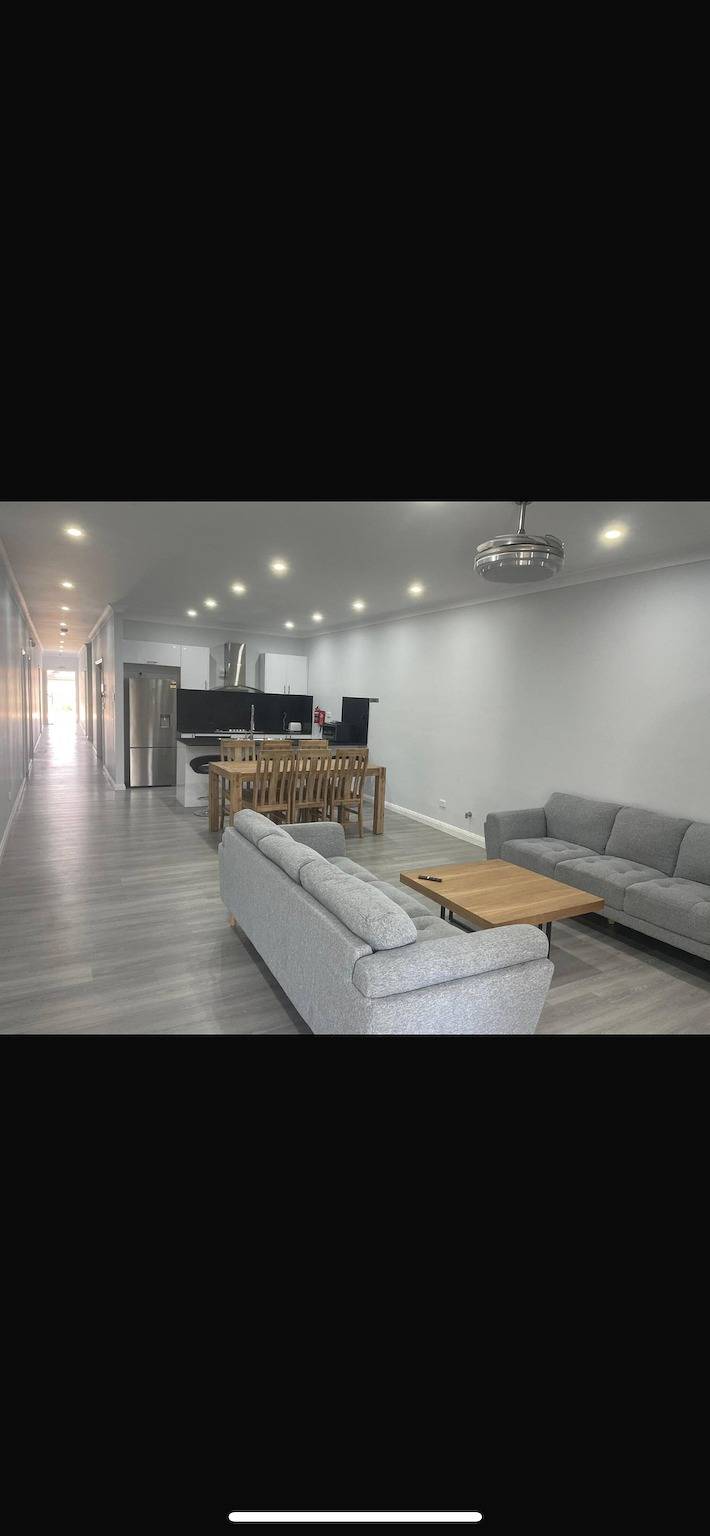 Holiday home for 16 people in Sydney