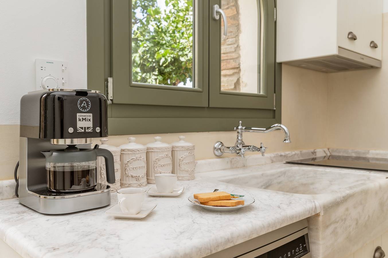 Ganze Wohnung, Ferienwohnung 'Mrs Kalis Cottage' mit Bergblick, Garten und Wlan in Andros