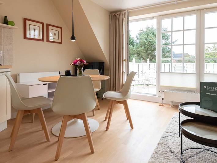 Ganze Ferienwohnung, Landhaus Weidenstieg, App. 4 - Ruhige 3-Zimmer Ferienwohnung mit ca. 54 m² Wohnfläche, für bis zu 3 Personen in Nordfriesische Inseln (Schleswig-Holstein) (Schleswig-Holstein), Wenningstedt