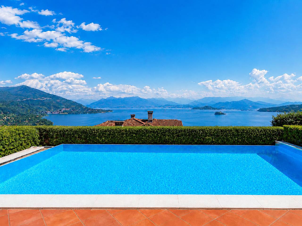 Villa Con Piscina per 8 Persone in Comune di Meina, Lago Maggiore (Piemonte)