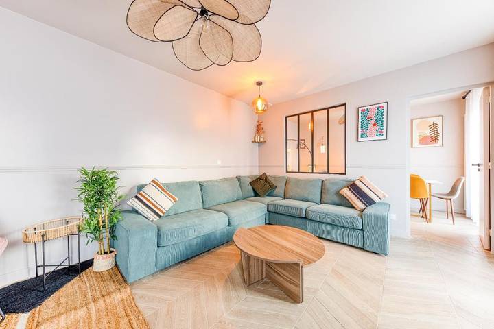 Location de vacances pour 16 personnes, avec jardin à Bussy-Saint-Martin