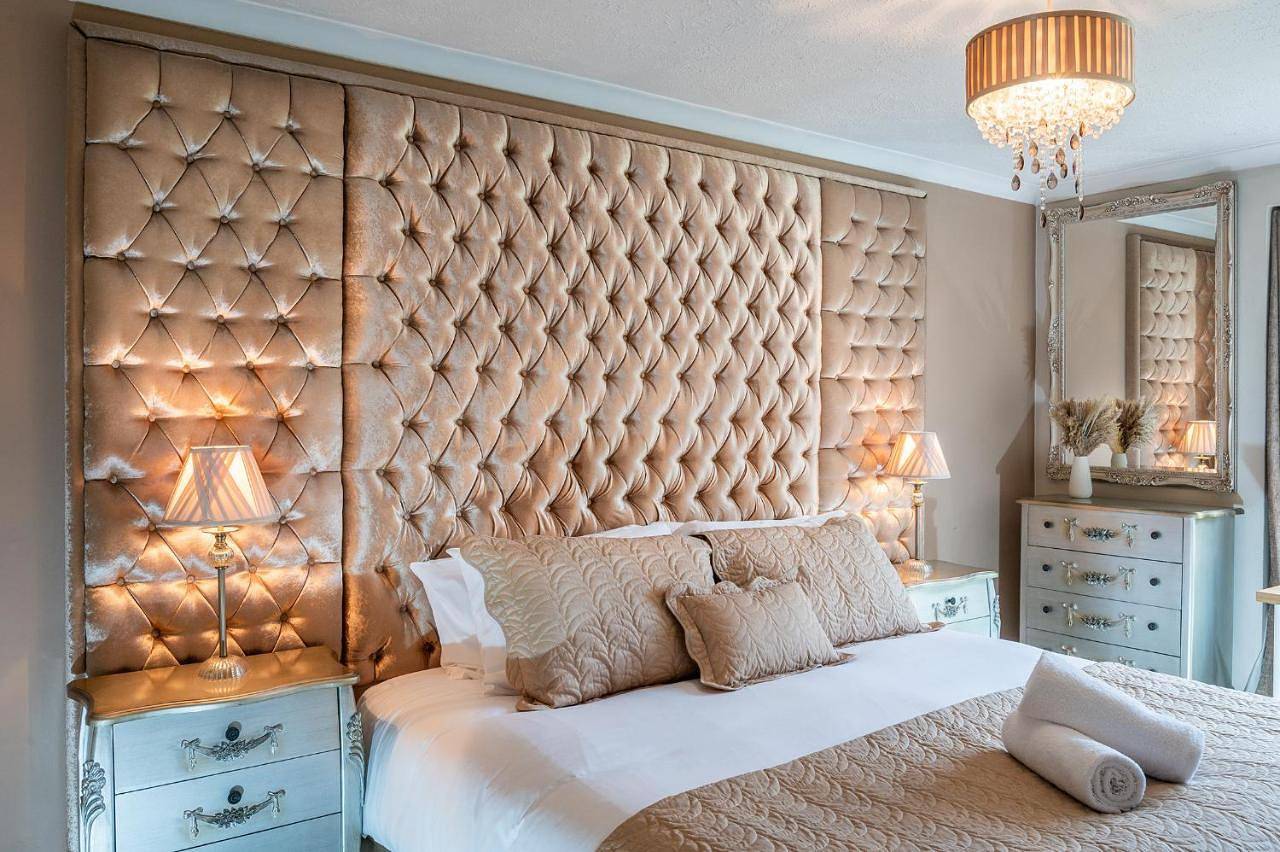 Entire apartment, Superior Apartment in Windsor, Berkshire