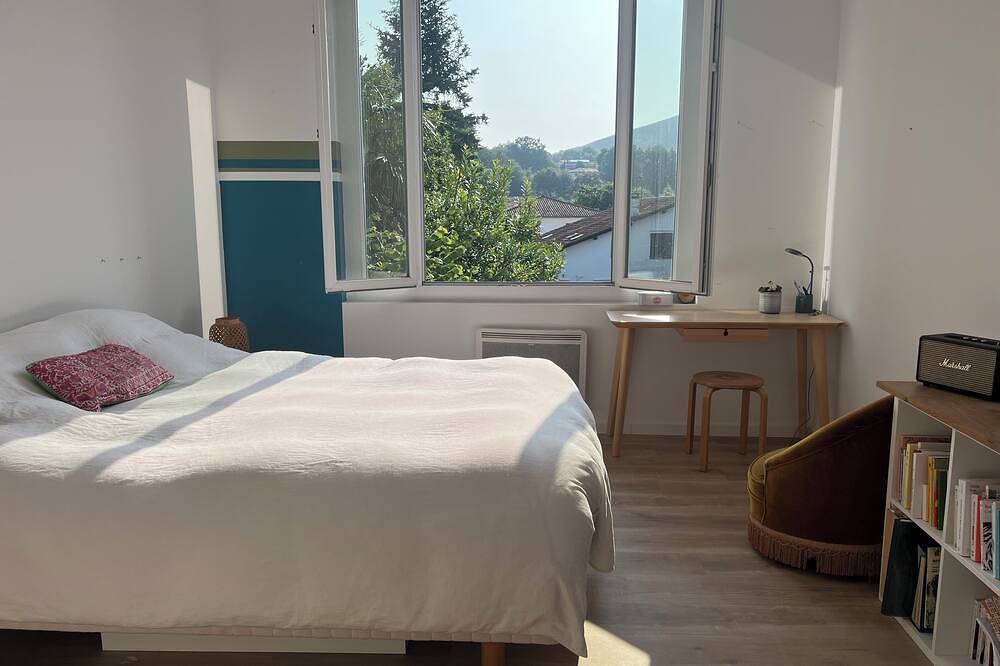 Appartement entier, Vaste duplex, coeur de village, vue montagnes, à 15 minutes des plages in Ascain, Région de Bayonne