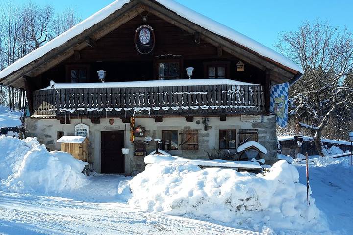 Cabana na montanha com charme em um local de sonho para auto-serviço in Waldkirchen, Passauer Land