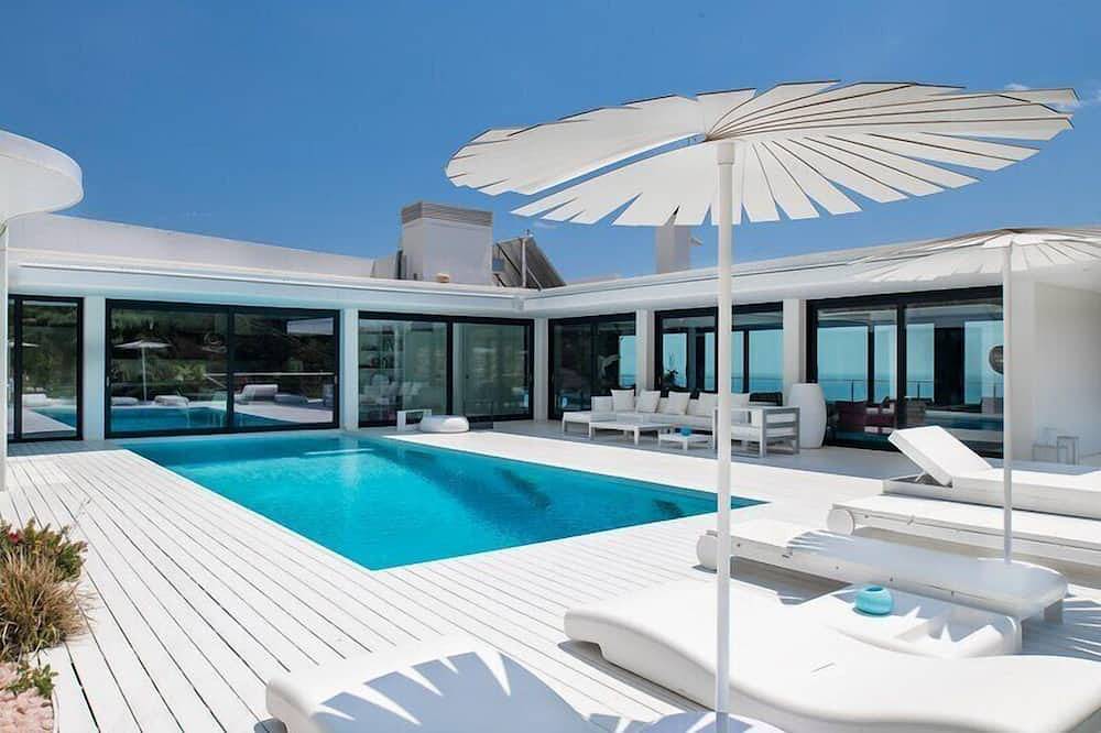 Ibiza Style Barcelona in Badalona, Costa del Maresme